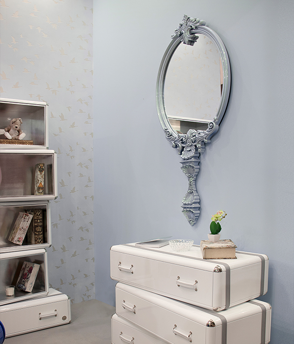Chameleon circu magical furniture kids mirrors